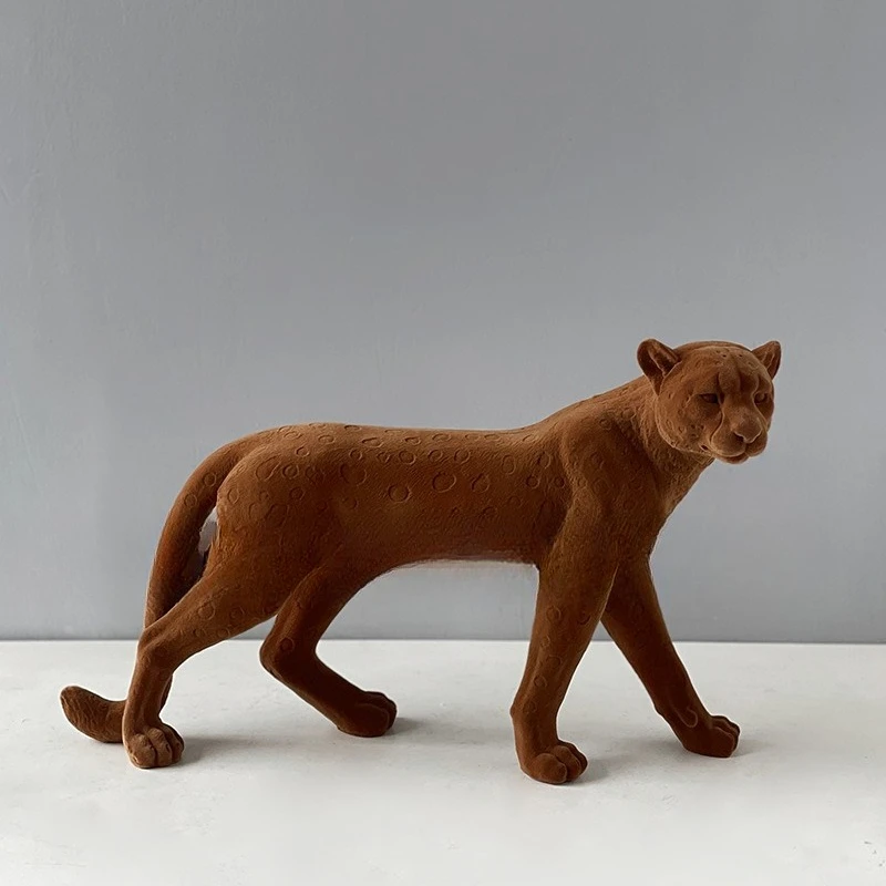 

Light luxury creativity, leopard ornament, model house sales department, living room entrance decoration