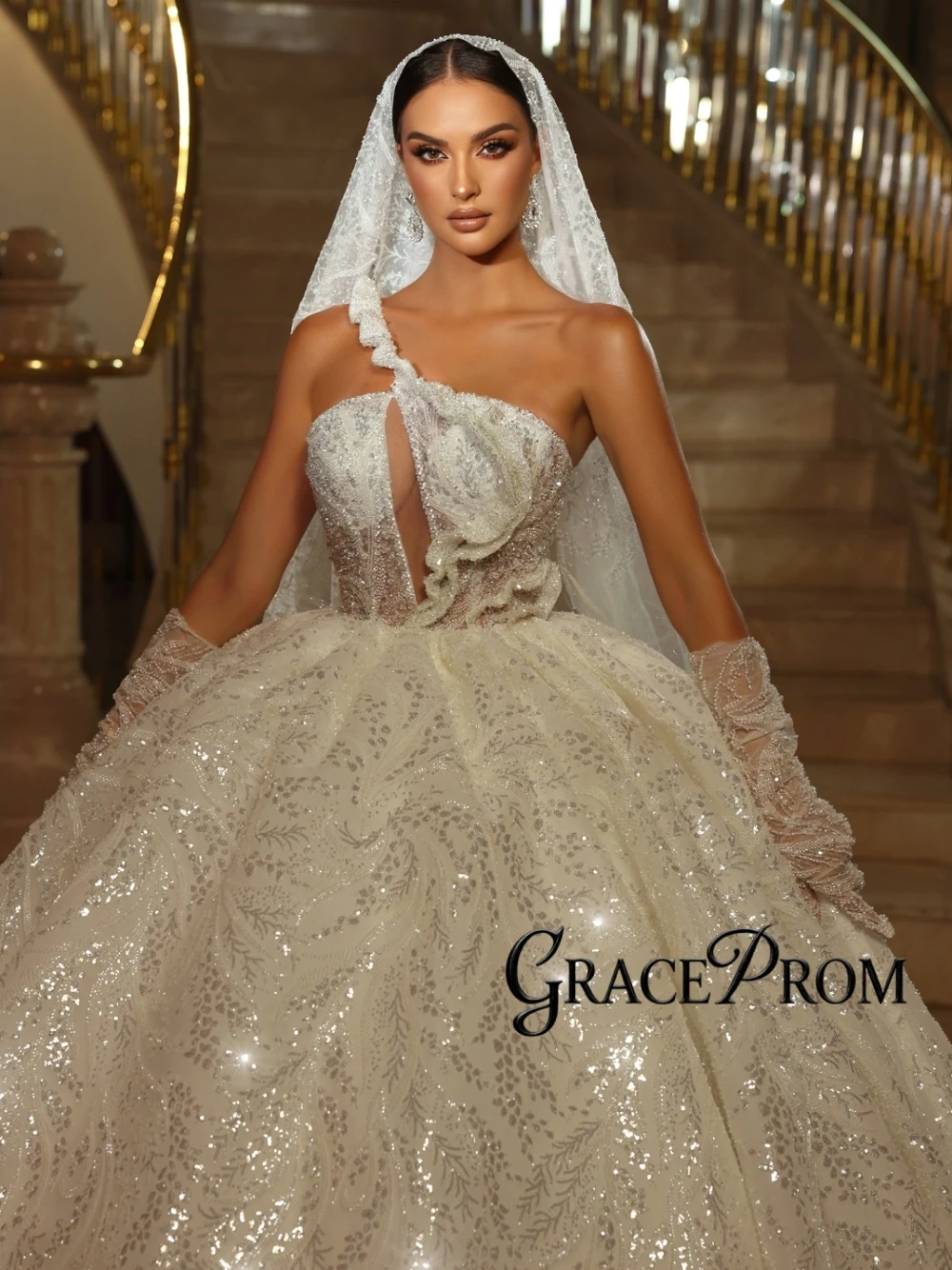 Eye-catching Backless Sparkling Ball Gown Romantic Ruffles One Shoulder Wedding Dress Luxury Customized Long Train Bride Wear