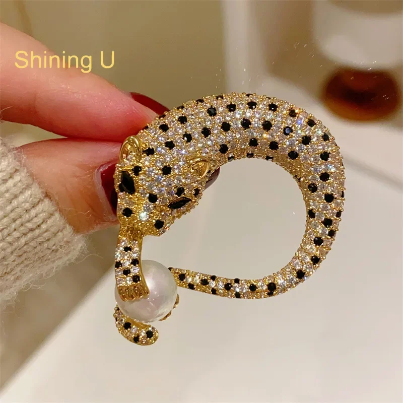 Shining U Vintage Cheetah Pearl Brooch for Women Men Fashion Overcoat Accessory Gift