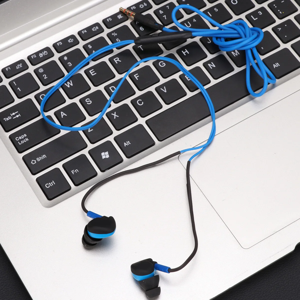 

Waterproof Earphones 3.5Mm Audio Jack In Ear Earbuds Headset Bass Enhanced Sweat Resistant Memory Wire Fit