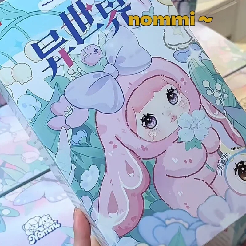 100% genuino Nommi V6, caja misteriosa ciega del mundo diferente, bonita muñeca Nommi, bolsa sorpresa, mochila, muñecas colgantes, figuras de Anime, Juguetes