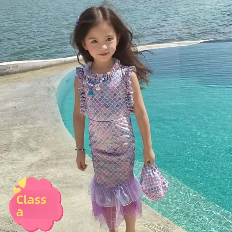 

Комплект для плавания «Русалочий хвост» для девочек: цельный купальник и комплект из трех предметов. Яркие цвета, веселье в воде.