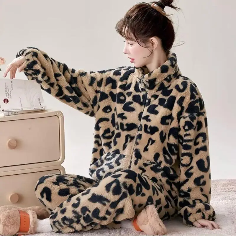 

Женский пижамный комплект, бархатная зимняя теплая одежда для сна, домашняя одежда с леопардовым принтом, комплект из двух предметов, мягкая домашняя одежда, ночная рубашка, женская осенняя одежда
