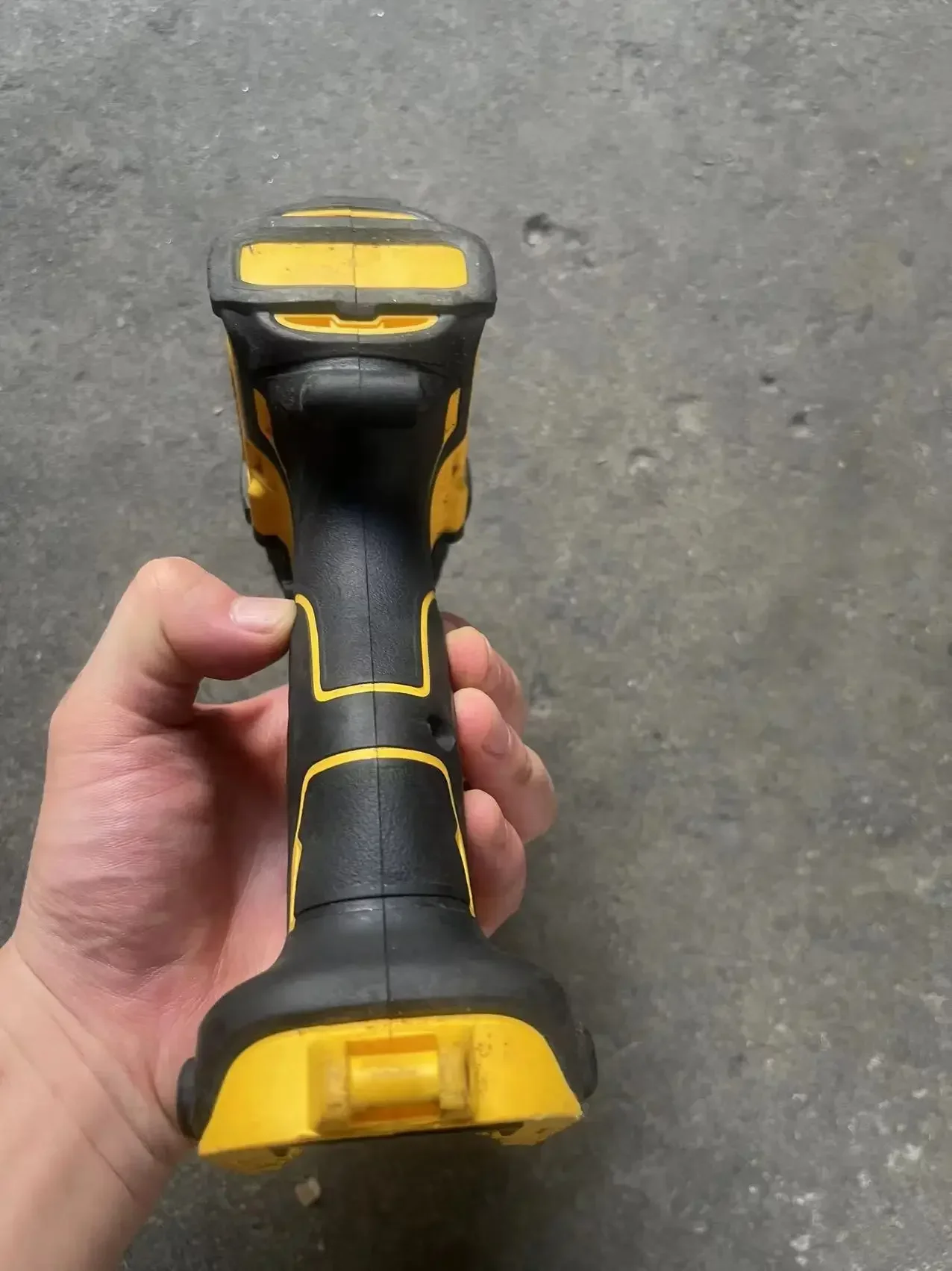 DeWALT DCD708 Atomic 20V MAX Brushless Cordless 1/2\