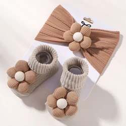 2 adet çiçek bebek kafa çorap Set yumuşak naylon Hairband yenidoğan kız için elastik çiçek türban kısa çorap bebek şapkalar