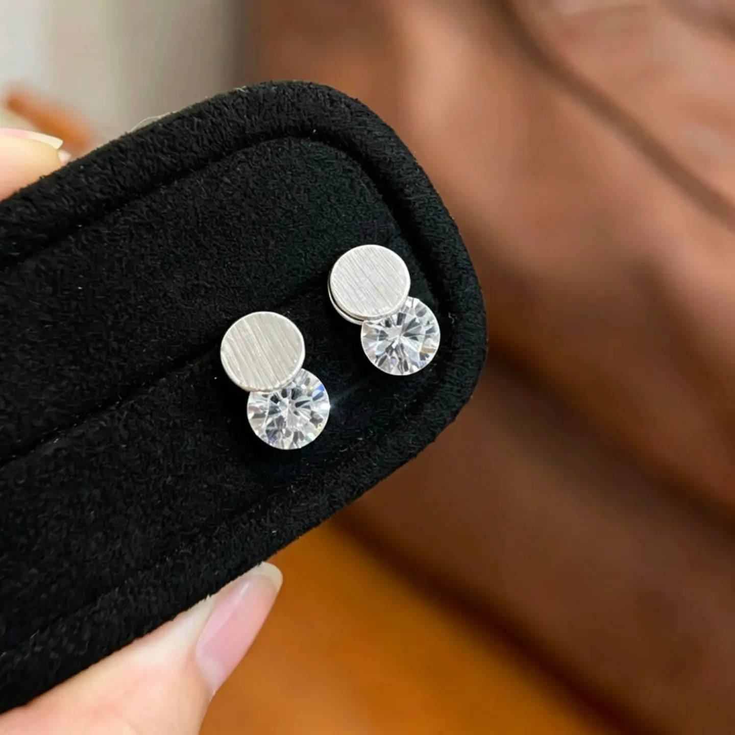 Silver Color Brushed Round Disc Stud Earrings for Women Minimalist Small Shiny Cubic Zirconia Ear Studs Daily Dating Accessory K