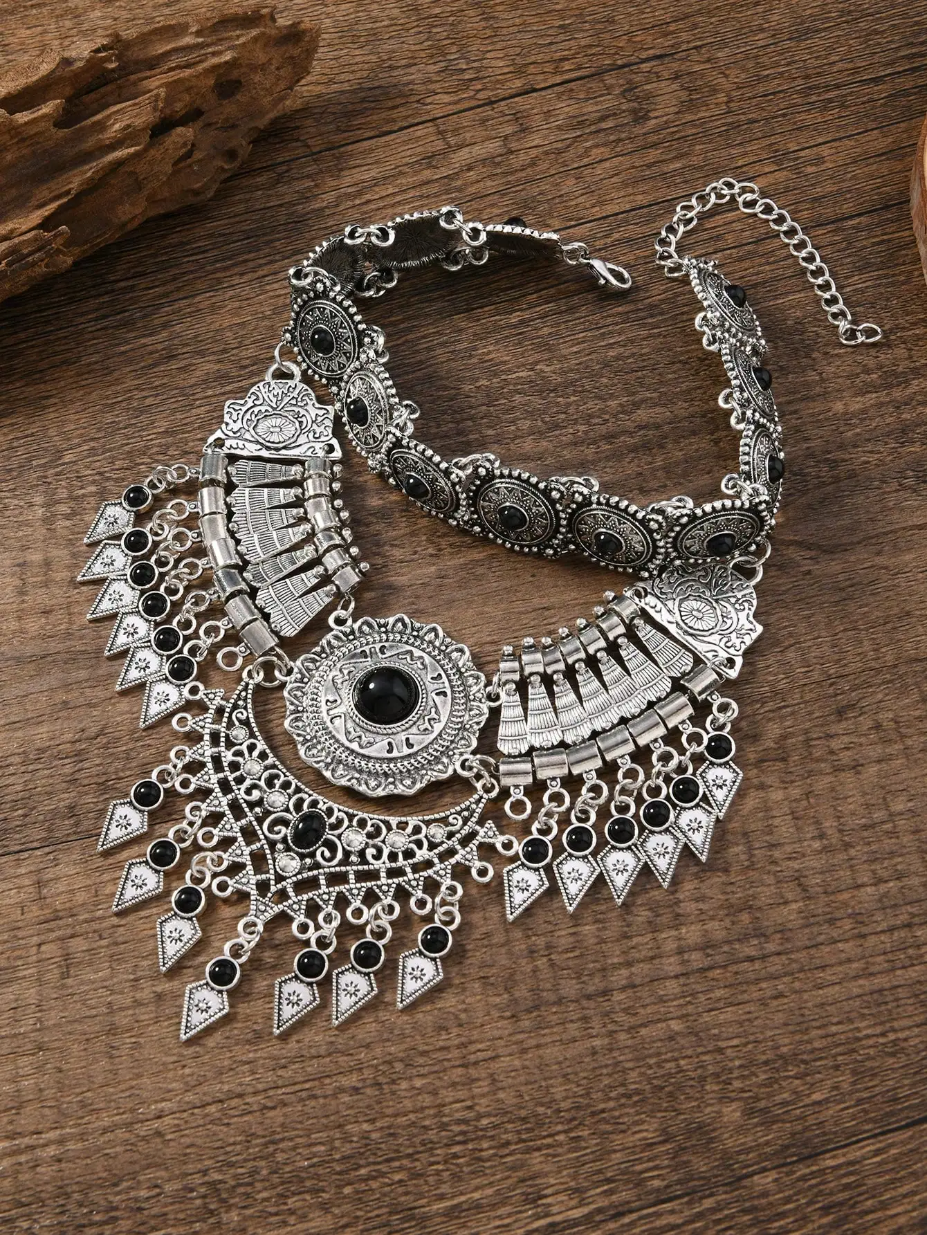 قلادة بوهيمية عصرية متعددة الطبقات مبالغ فيها لإكسسوارات الحفلات النسائية غير الرسمية، ياقة شرابة على شكل قطرة ماء