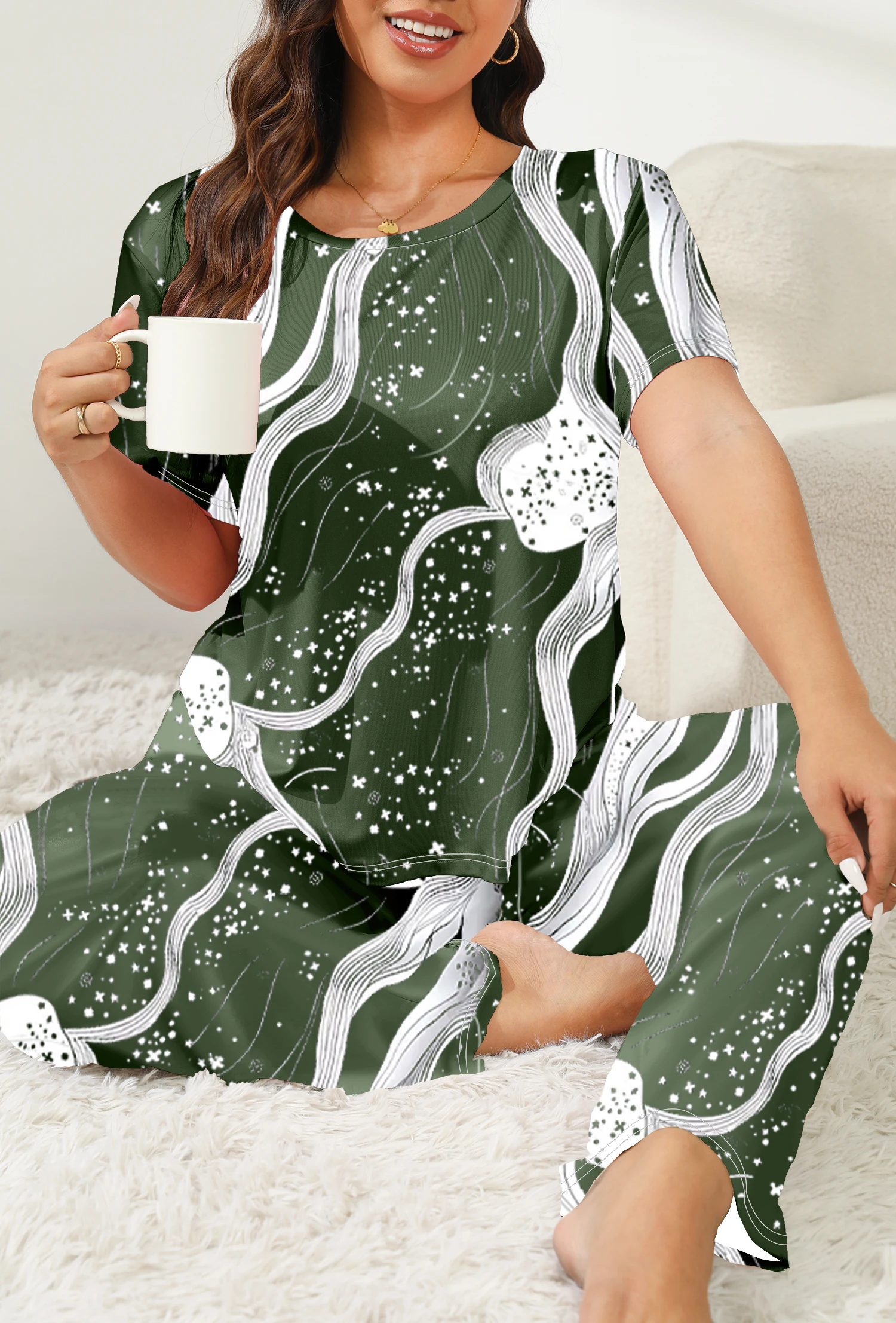 

Женский пижамный комплект больших размеров с короткими рукавами