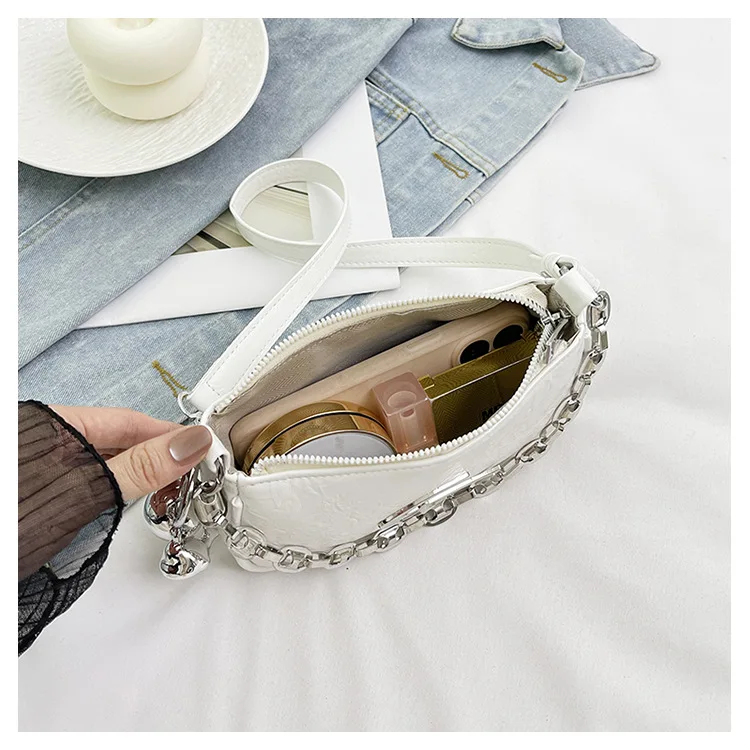 Schicke Strukturierte Casual Tragetasche mit Silberkettendetail Unterarmtasche Abnehmbarer Anhänger Trendige Mini-Schultertasche für Frauen Alltag – Detail 11
