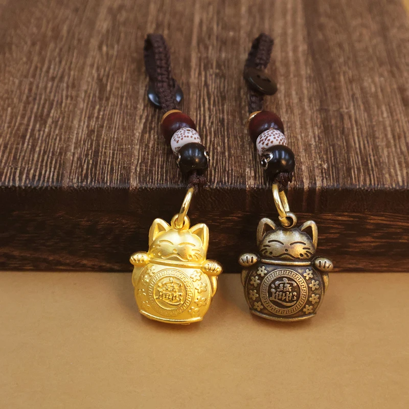 

Beautifully Crafted Vintage Lucky Cat Car Keychain: Unisex Chinese Style Pendant, Optimal as Backpack Decor or Gifts