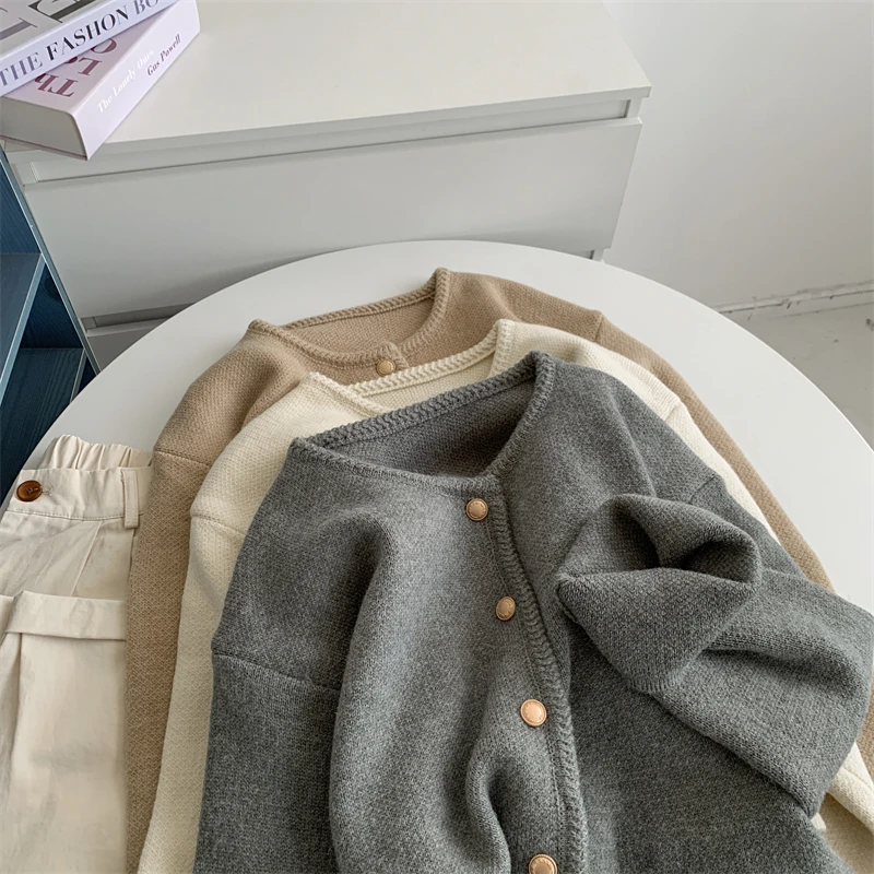  Knitted Open Cardigan Women's Fashion Spring 2024 Simple Chic Golden Buckle Small Fragrance Style Thickened Warmth