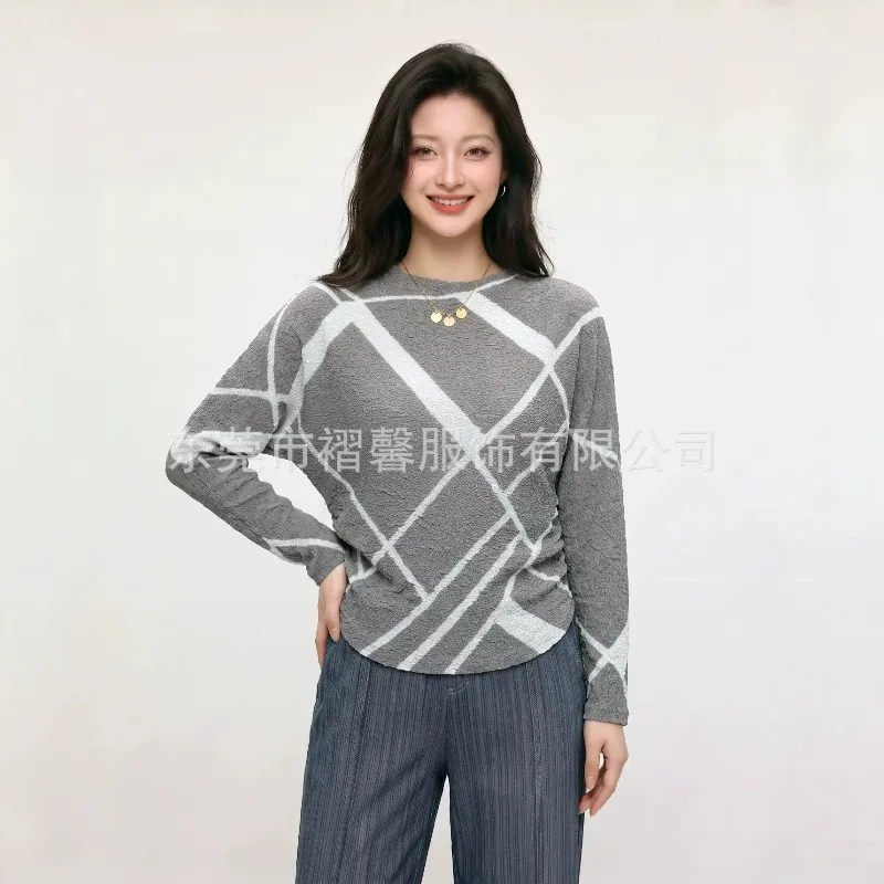 Miyake Pleated 2026 New Gray and White Geometric Twill Print Round Neck Batwing Sleeve Loose Stretch Long Sleeve Pleated T-Shirt