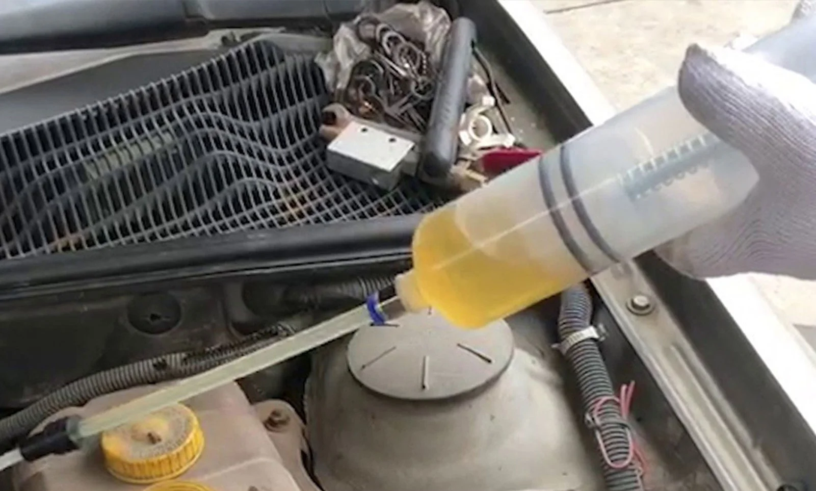 

Car Engine Oil Fluid Pump Vacuum Manual Inhalation Syringe Style Engine Cooolant Transfer 500cc Brake Oil Suction Pump Extractor