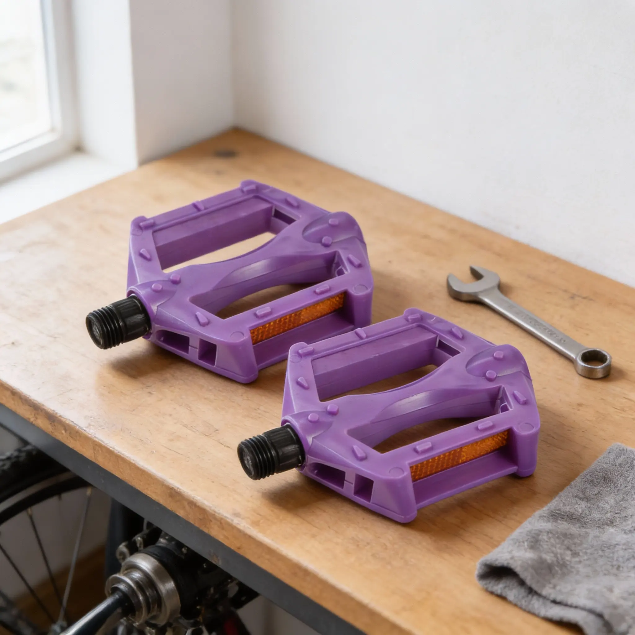 

1Pair Bike Pedals Reinforced Iron Plastic Non-Slip Platform Comfortable Riding Replacement Mountain Cycling Accessories