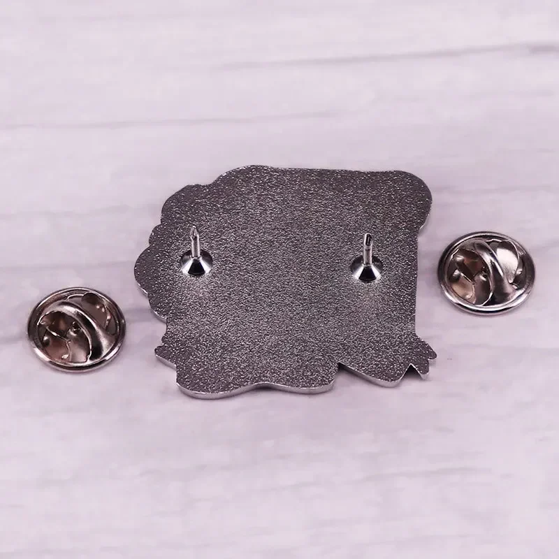 ساحرة العالم قطار المينا دبابيس بروش شارة مينا معدنية هوديي ظهره قبعة ديكور إعطاء الأصدقاء والمشجعين الهدايا