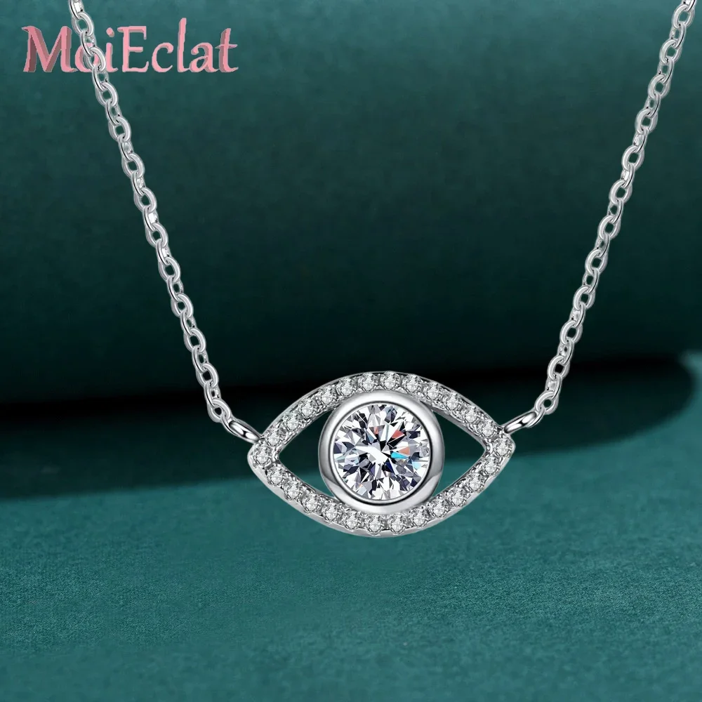 Dazzling 0.5 Carat Angel's Eye Moissanite Pendant Jewelry, Platinum PT950 Customizable Clavicle Chain for Women Birthday Gift