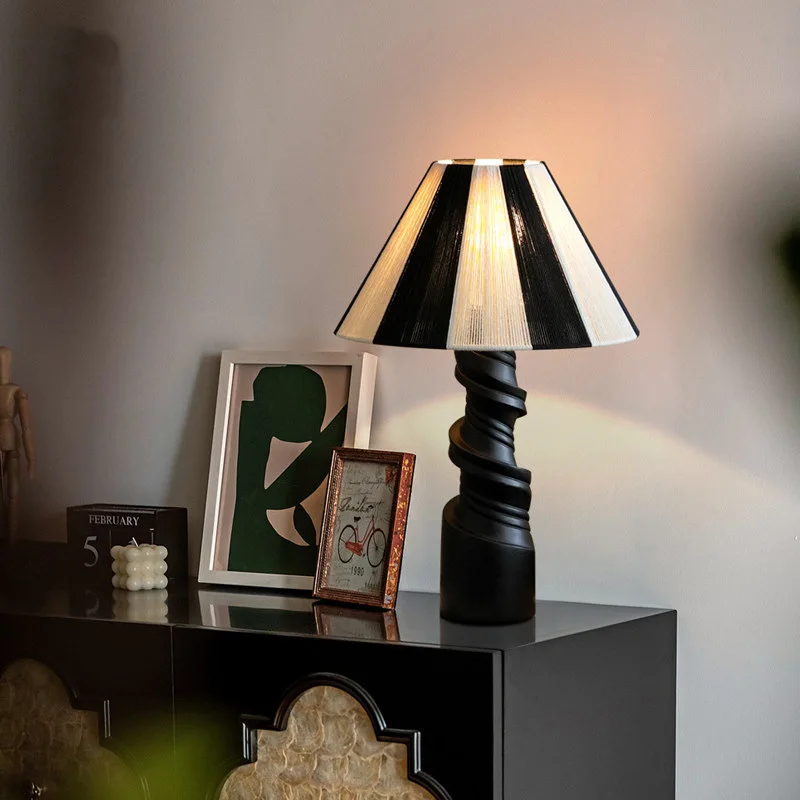 Middle Ancient Style Solid Wood Floor Lamps Creative Retro Bedroom Bedsides Desk Lights Homestay Decoration Atmosphere Fixtures