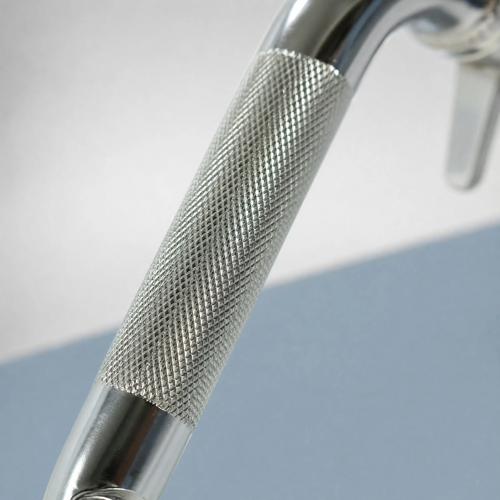 Knurled Steel Cable Handle Rust-Resistant Cable Handle with Rotating Eye Lat Pulldown Bar Electroplated Rowing Grip Bar
