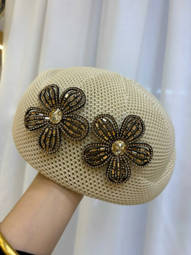 Elegante französische Blumen-Baskenmütze mit Aushöhlungen für Damen – Sommerliche koreanische Mode, süße, vielseitige Stewardess-Mütze, Künstlerhut – Detail 2