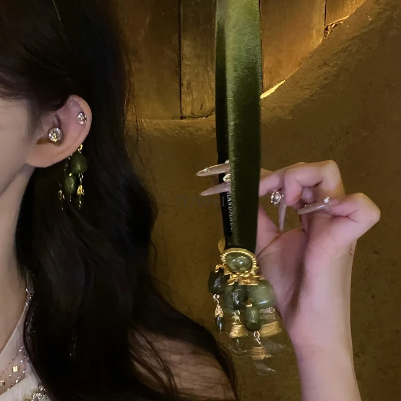 레트로 프렌치 화이트 벨벳 올리브 그린 드리워진 머리띠 새로운 중국 고급 머리핀