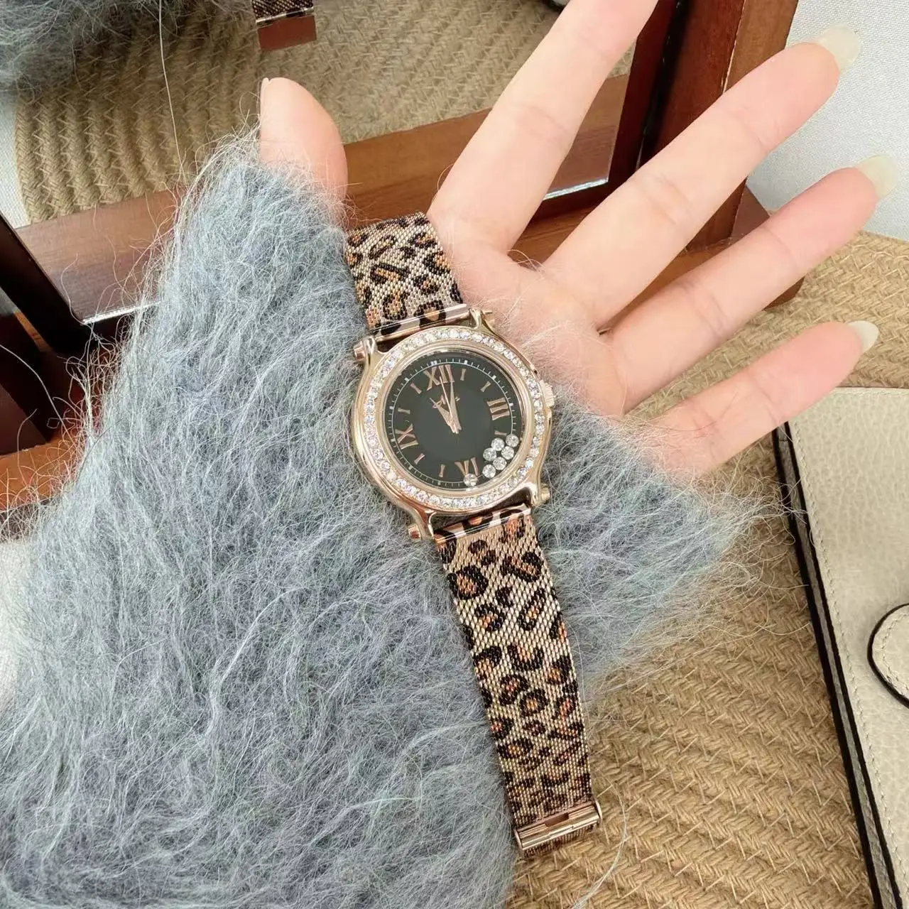 2026 new style leopard print strap fashionable women's watch mobile diamond pointer creative quartz waterproof watch women gift