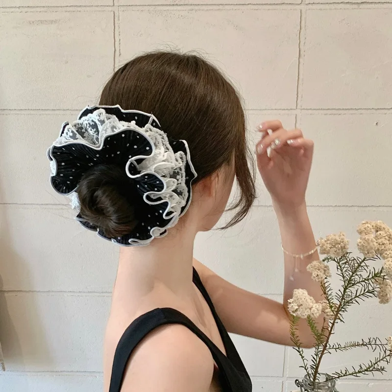 ربطة شعر أنيقة من الدانتيل مكونة من أربع طبقات على شكل ذيل حصان راقية