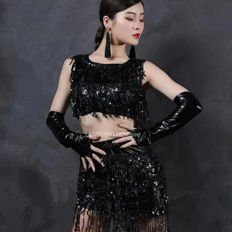 Nuova gonna da ballo latino per danza del ventre Gonna da ballo latino con nappa Top flash diviso adatto per spettacoli di danza di gruppi di palcoscenici femminili