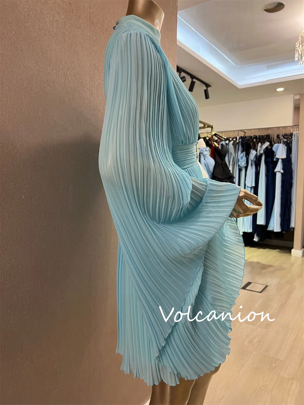 تخصيص أزياء الشيفون مطرزة الطية ألف خط الياقة العالية فساتين صغيرة مخصصة أحجام المناسبات المتاحة