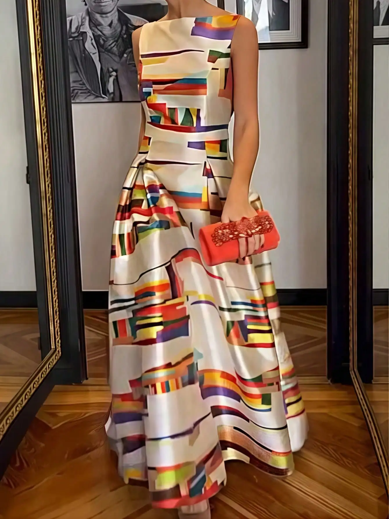 

Элегантное макси-платье с геометрическим принтом - вечернее платье А-силуэта с вырезом-лодочкой, без рукавов, с завышенной талией и расклешенной юбкой