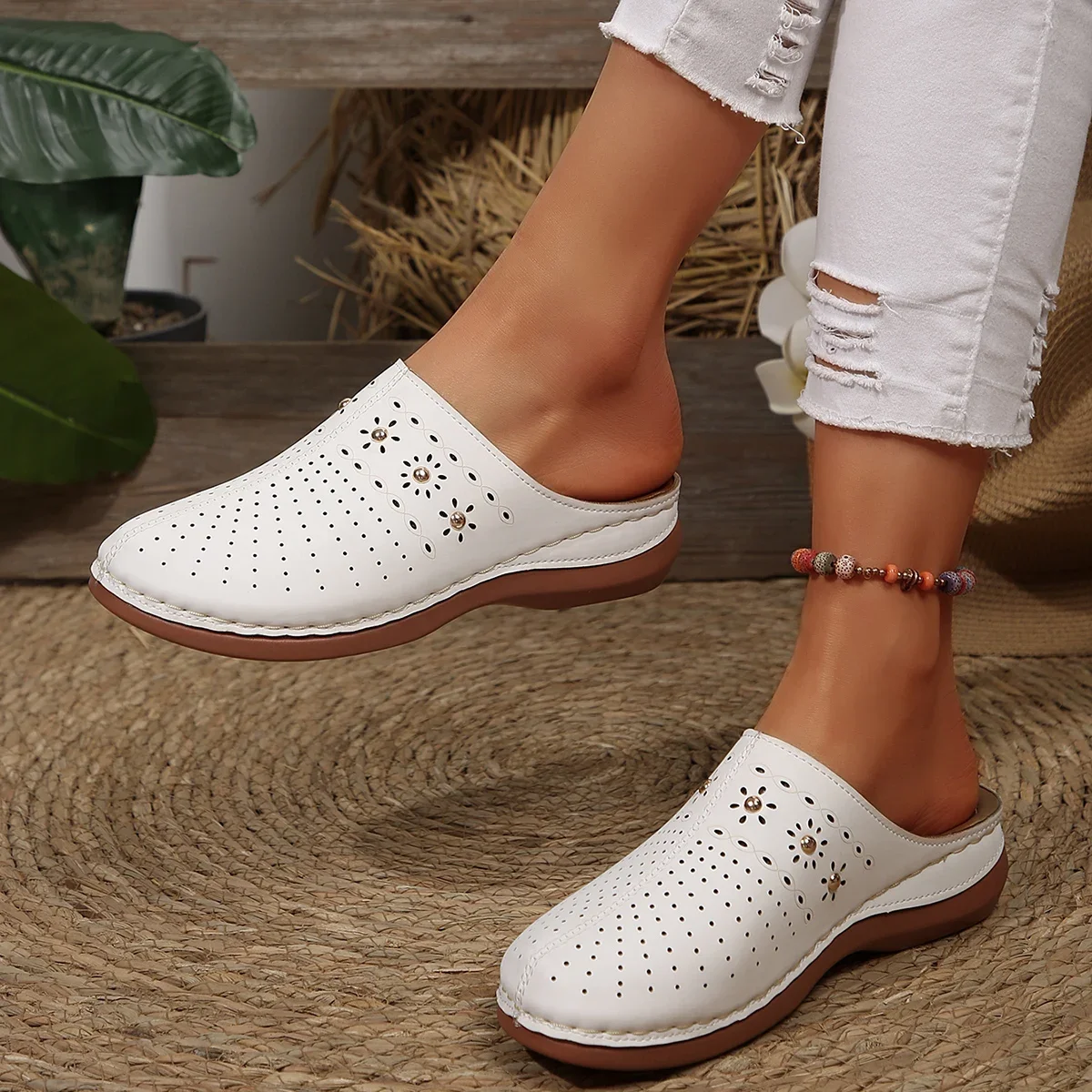 Leichte Keil Ferse Maultiere Hausschuhe Frauen Sommer Aushöhlen Rutschen Schuhe Frau Plus Größe Dicke Sohle Outdoor Sandalen Femal