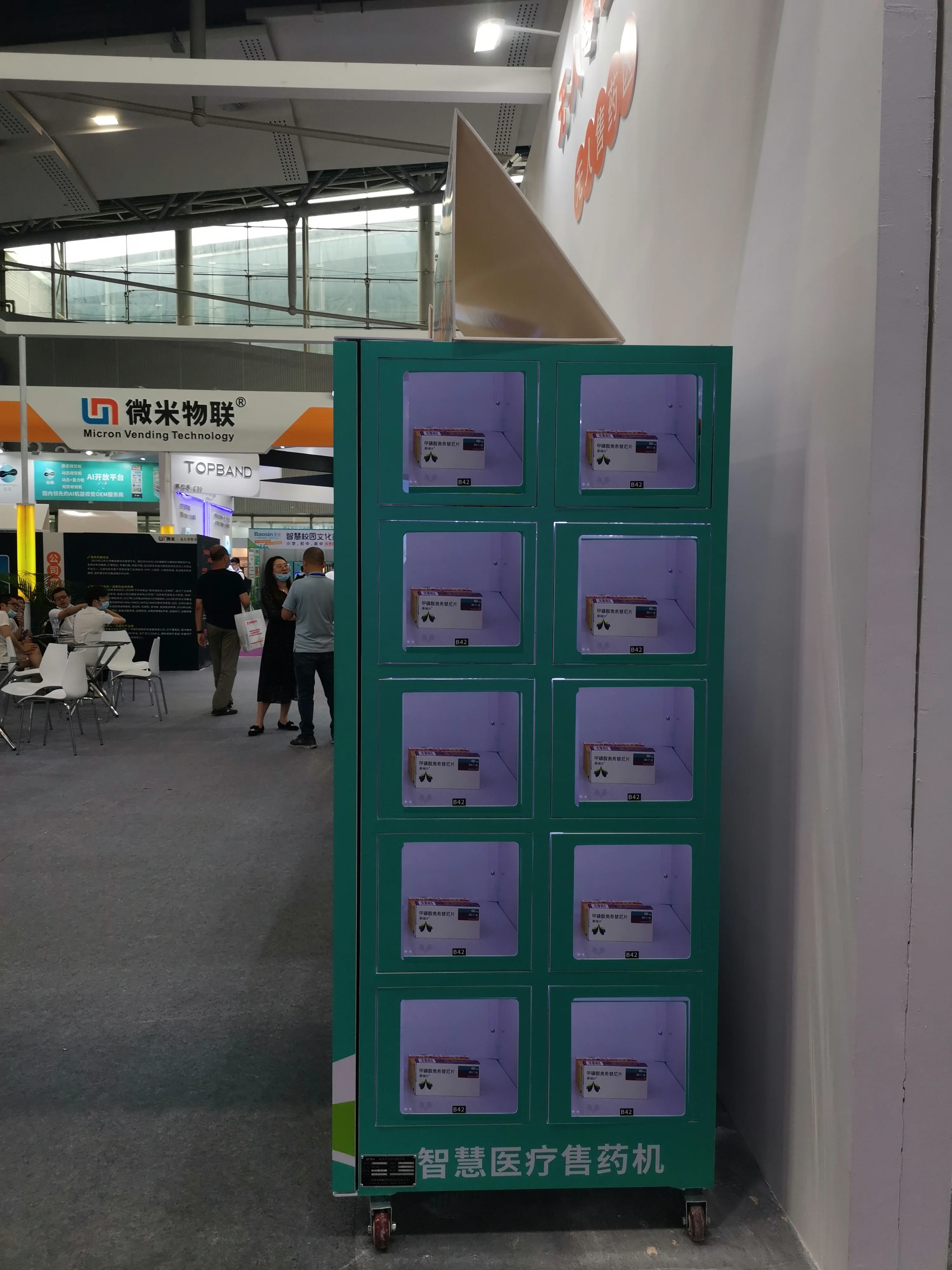 Distributore automatico combinato di medicinali con sistema intelligente, può essere controllato da remoto tramite telefono cellulare, farmacia 24 ore su 24