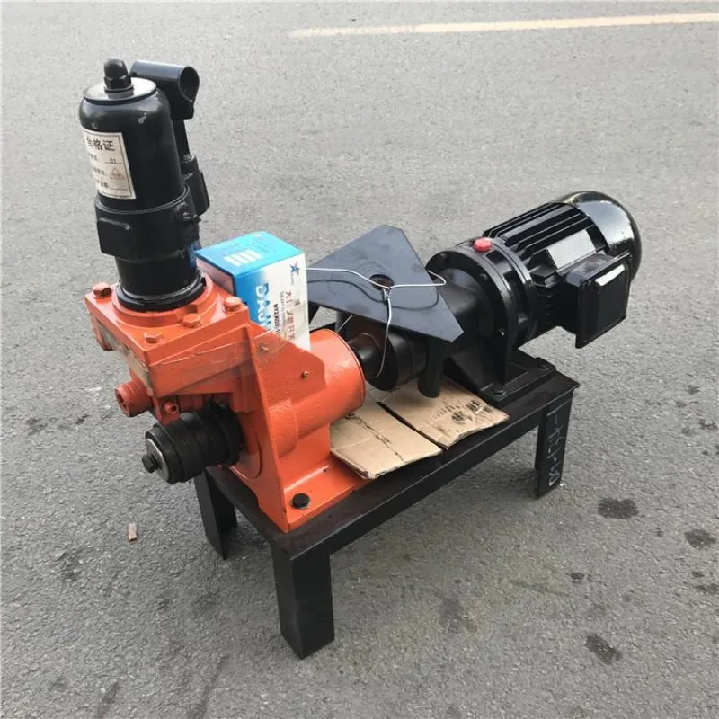 Pipe rolling grooving machine, steel pipe fast grooving equipment, accurate and efficient portable operation