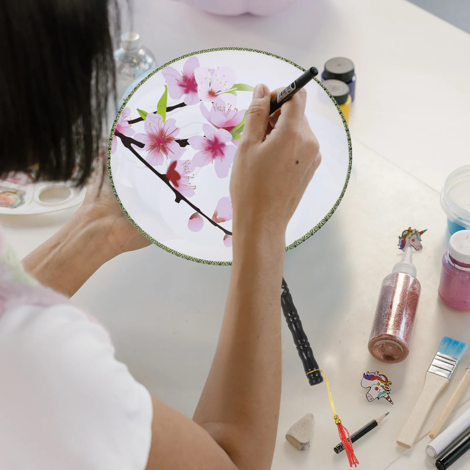 5Pcs Graffiti Painting Fan Made of Spun Silk Blank Design for Kids DIY Art Craft Activity 24Cm with Hanging Rope