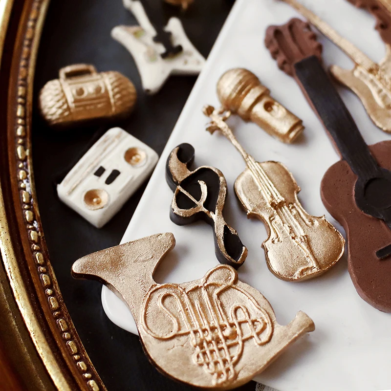 Musical Instrument Notes Baking Silicone Mold Headphone Radio Guitar Violin Fondant Chocolate Mould DIY Decor Baking Tools