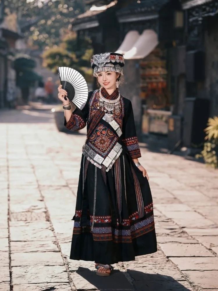 

Exotic ethnic adult costumes and female dance performance