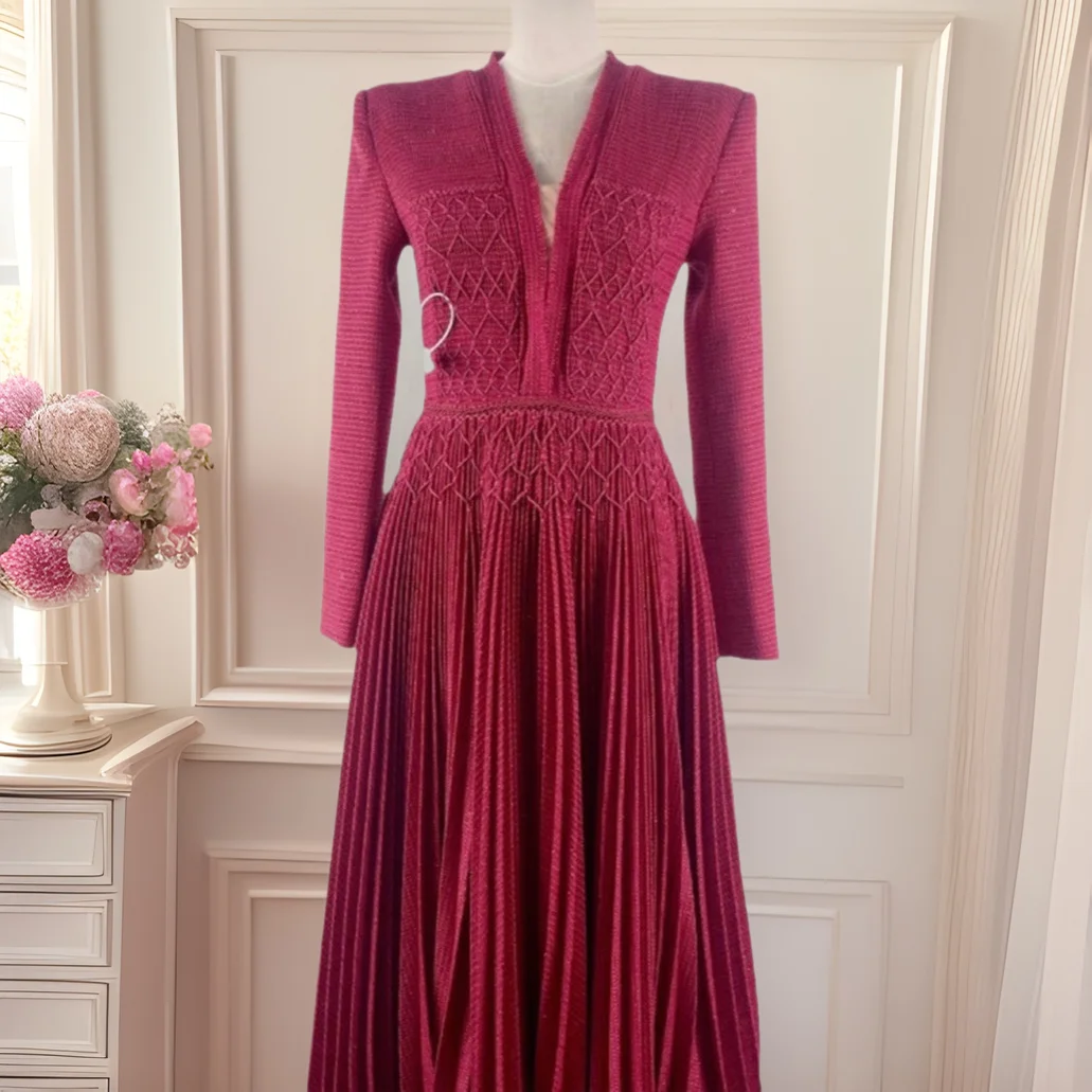 Vestido feminino com decote em v profundo, manga comprida, cintura alta, trança plissada, ombro largo, moda traf, design de nicho vietnamita, vestido bodycon