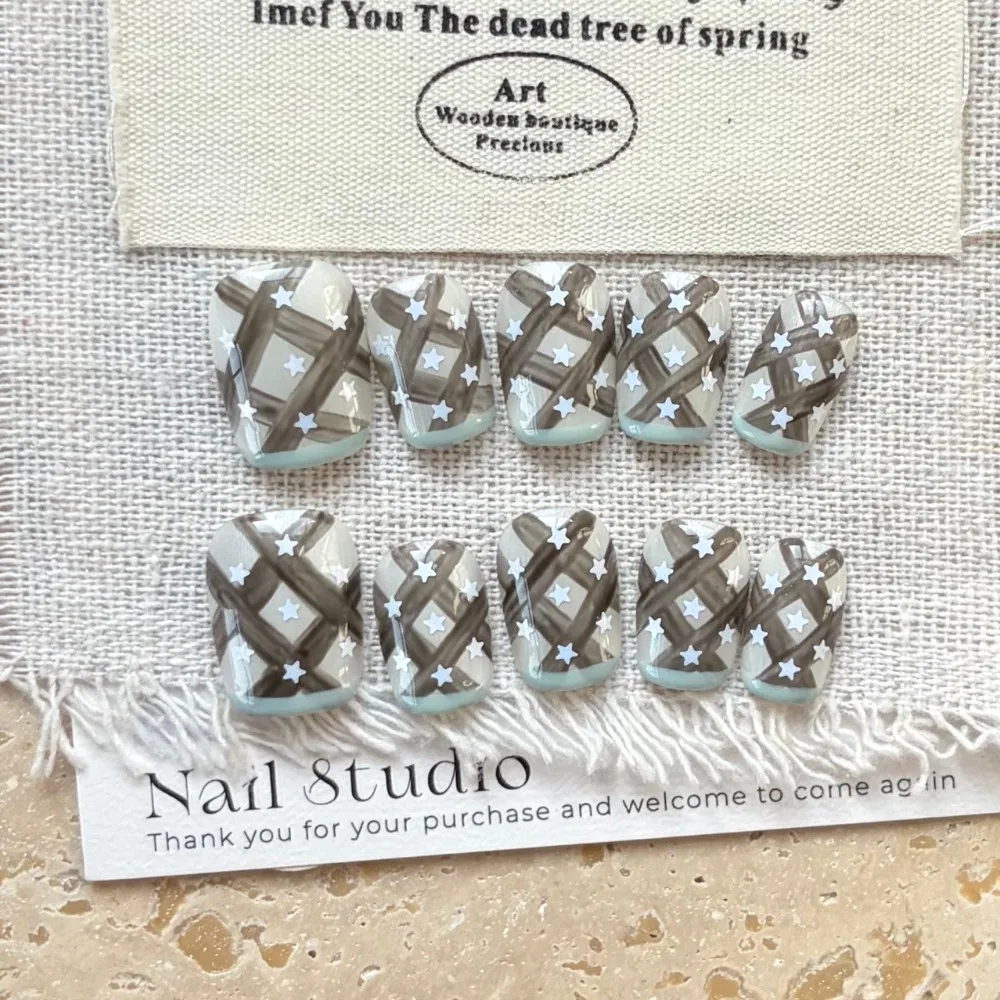 

10 Pieces Minimalist Cool Toned Handmade Press On Nails French Cool Gray Grid Pattern Pentagram Art Fake Nails Reusable