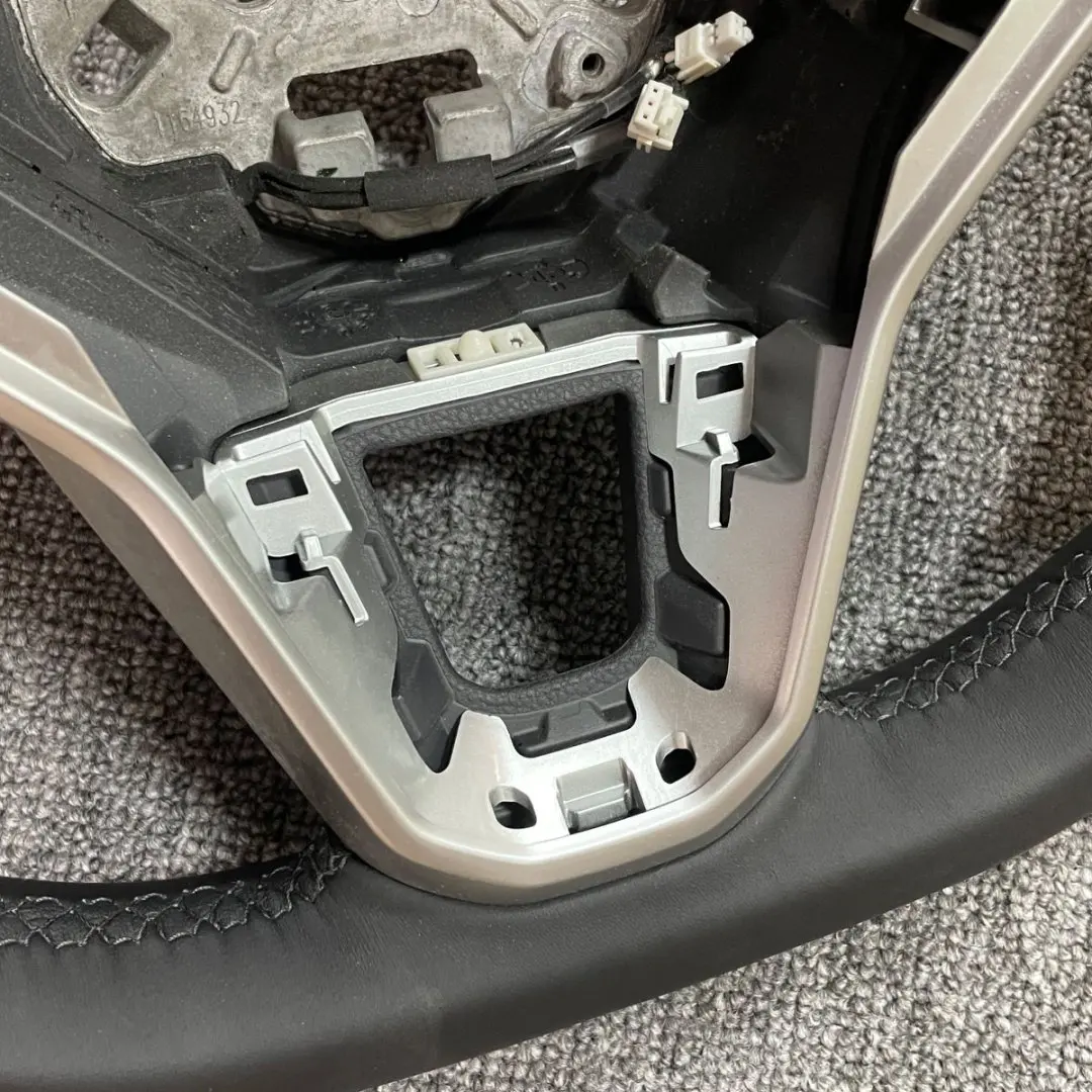 For the Golf 8 half-hole black line steering wheel without heating (without airbags)