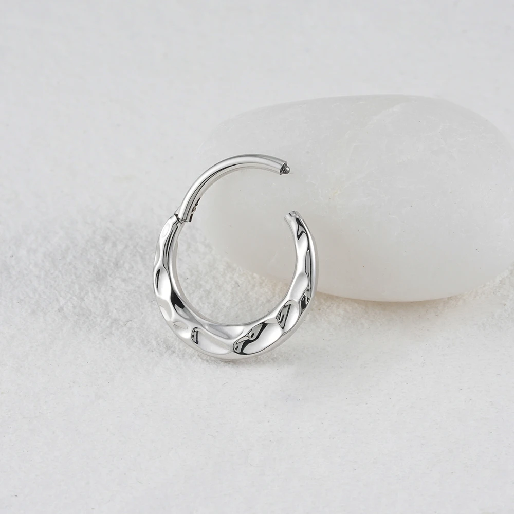 Right Grand ASTM F136 Titanium 16G Hammered Disc Septum Hoop Ring Textured Hinged Segment Nose Clicker 8mm/10mm Daith Rook Helix Earring Piercing Body Jewelry for Women Men