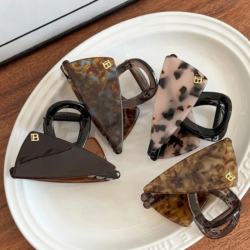 Clip de agarre Triangular de doble cara a la moda de 8CM con sensación Retro de alta gama, pinza para el pelo de acetato, accesorios para el cabello con Clip de tiburón