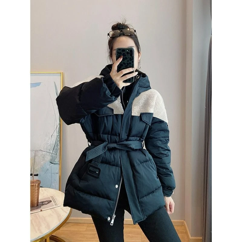 

2026 зимнее новое модное черное утолщенное пальто с хлопковой подкладкой для женщин с завязками на талии на молнии средней длины, теплые пальто