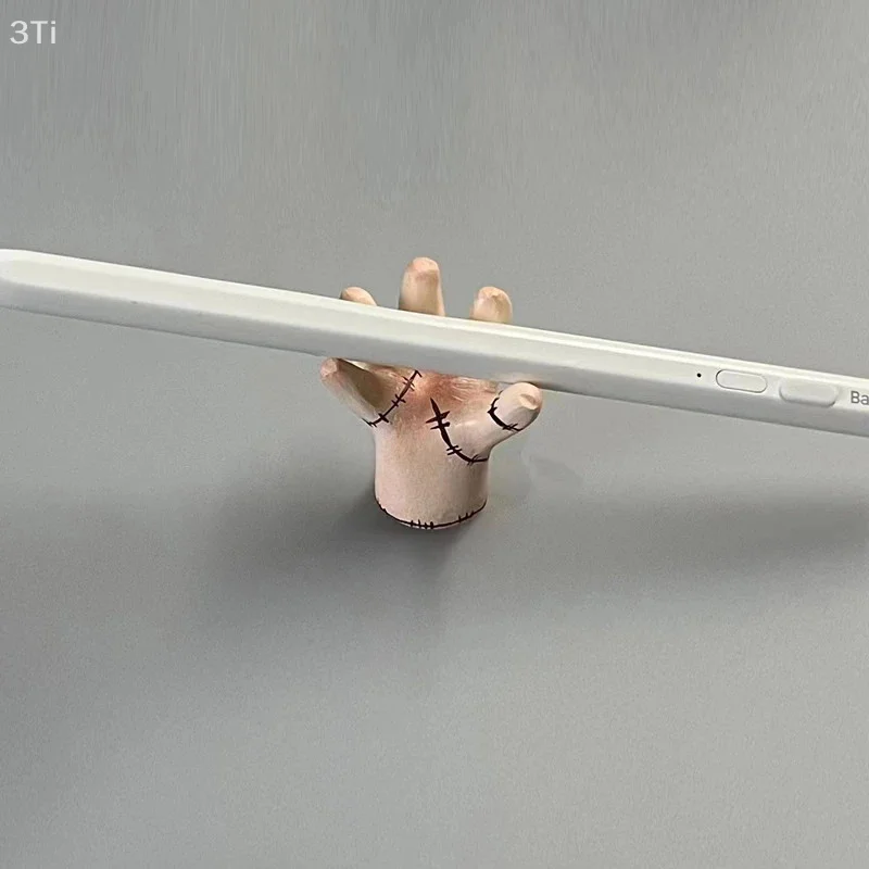 Cartoon małe dłonie obsadka do pióra śliczna figurka z żywicy Home Decor rzemiosło na biurko rzeźba dekoracja