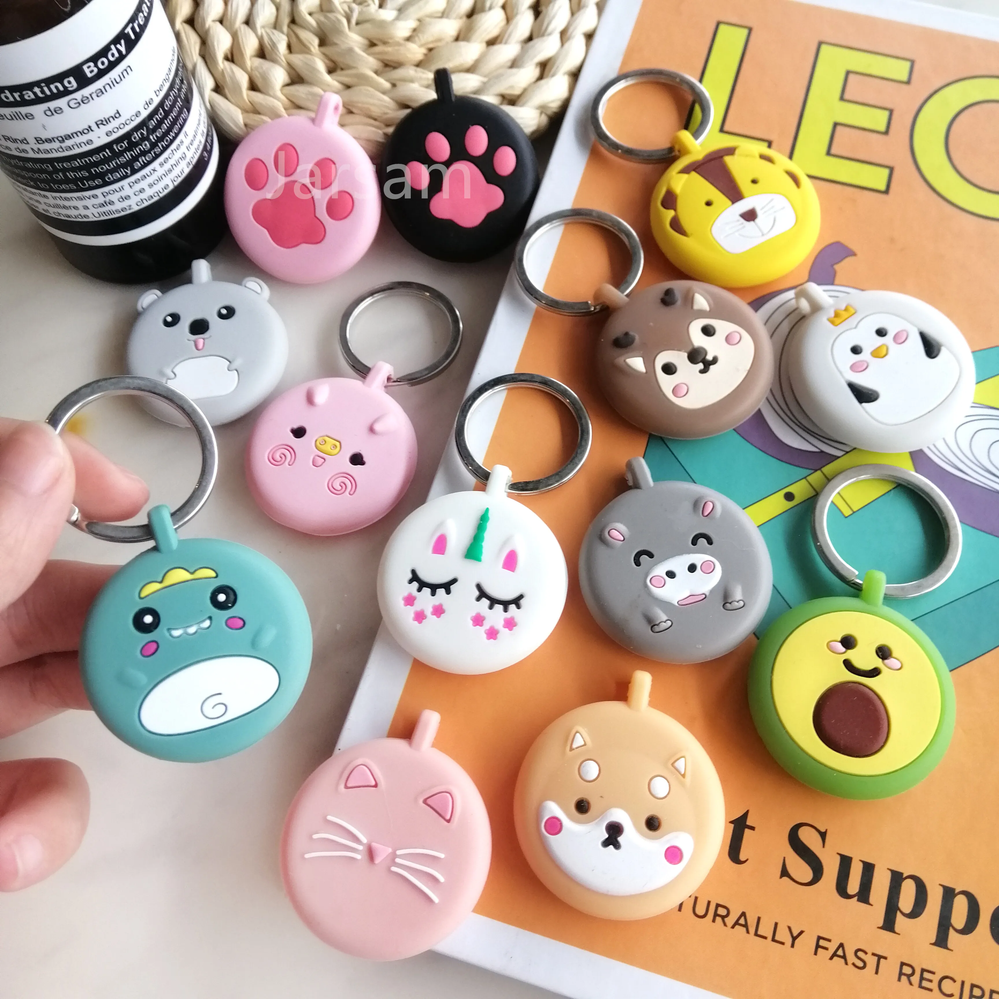 kids Accessories Silicone Soft Protective For AirTag Keychain Pet Child airtag holder Wearable Device for Air Tag Case Cover