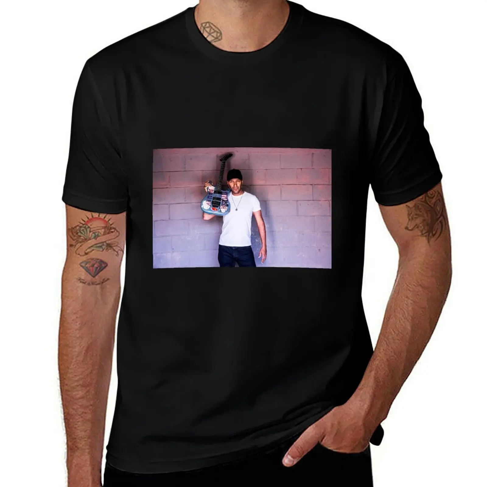 Tom morello guitar T-Shirt Soft Anti-Shrink Cotton Tee