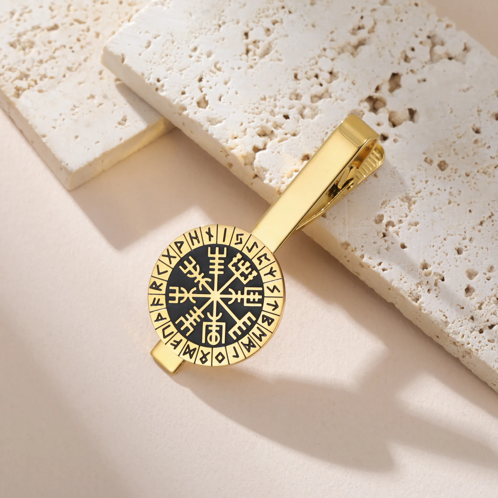 Kkjoy Vegvisir Wikinger-Kompass Runen-Krawattenklammer aus Edelstahl, geätzt, für Herren, Business, Vintage-Krawattennadel, nordische Mythologie, Glaubensaccessoire – Detail 1