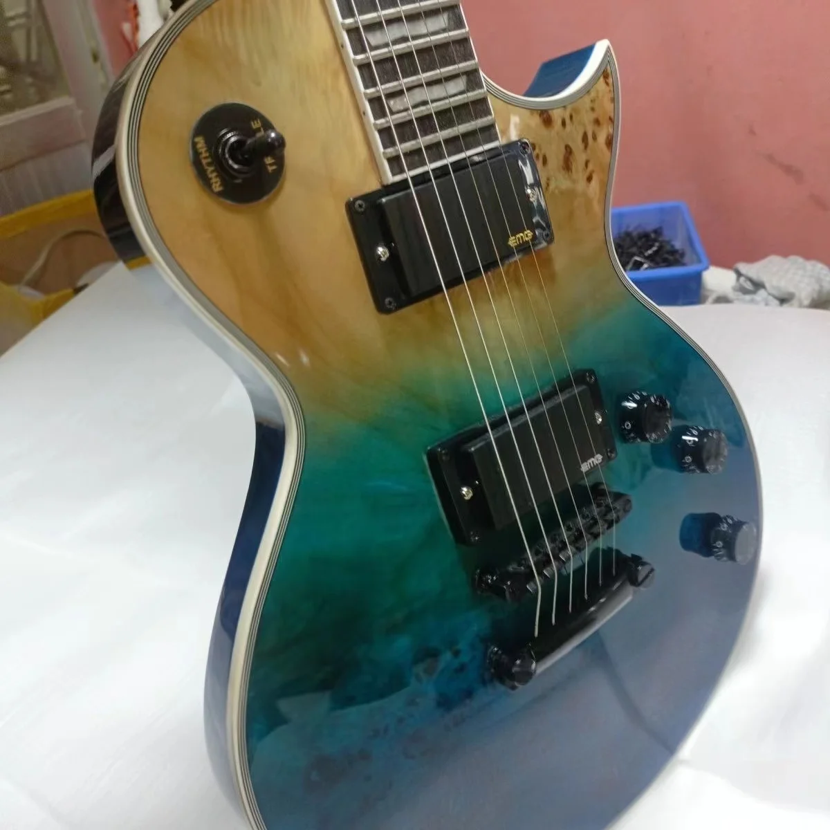 Electric guitar, gradient color, peach blossom wood body, peach blossom heart wood fingerboard, in stock,