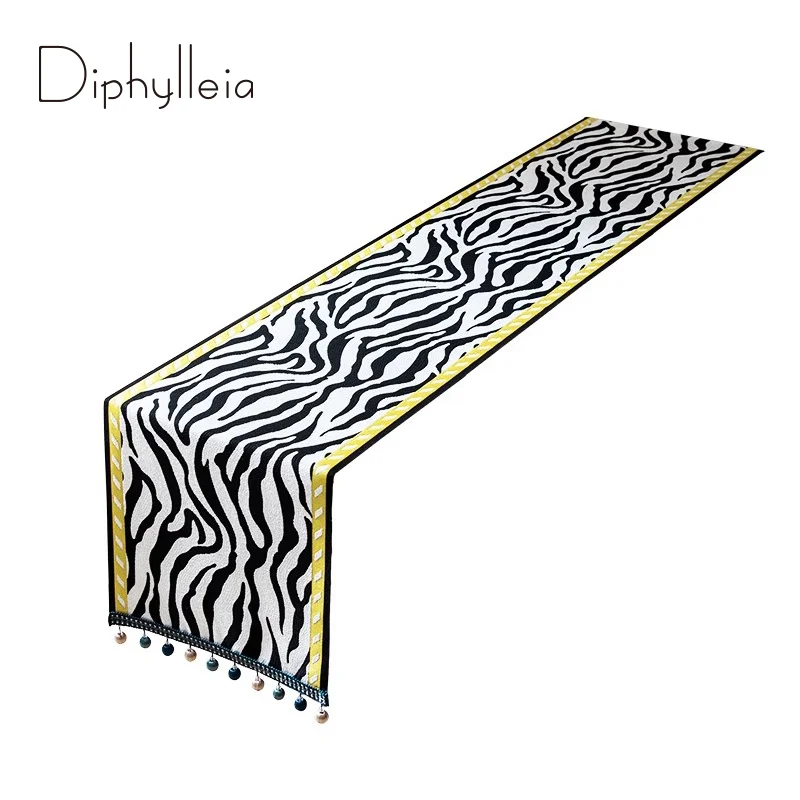 

Diphylleia Mid-Century Modern Retro Zebra Table Runner Contrasting Color Dining Table Fabric Bed Flag TV Cabinet Tablecloth