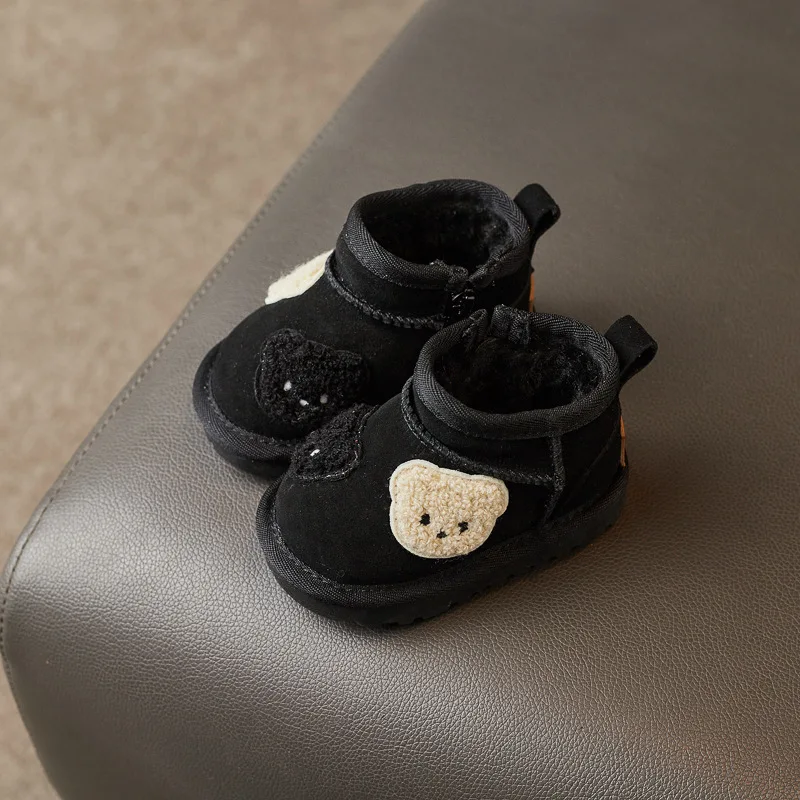 Baby-Schneestiefel Niedlicher Bär Kinder-Kurzstiefel Wildleder Warm Weiche Sohle 2026 Winter Neue Kleinkind-Kurzstiefel Runde Zehen – Detail 6