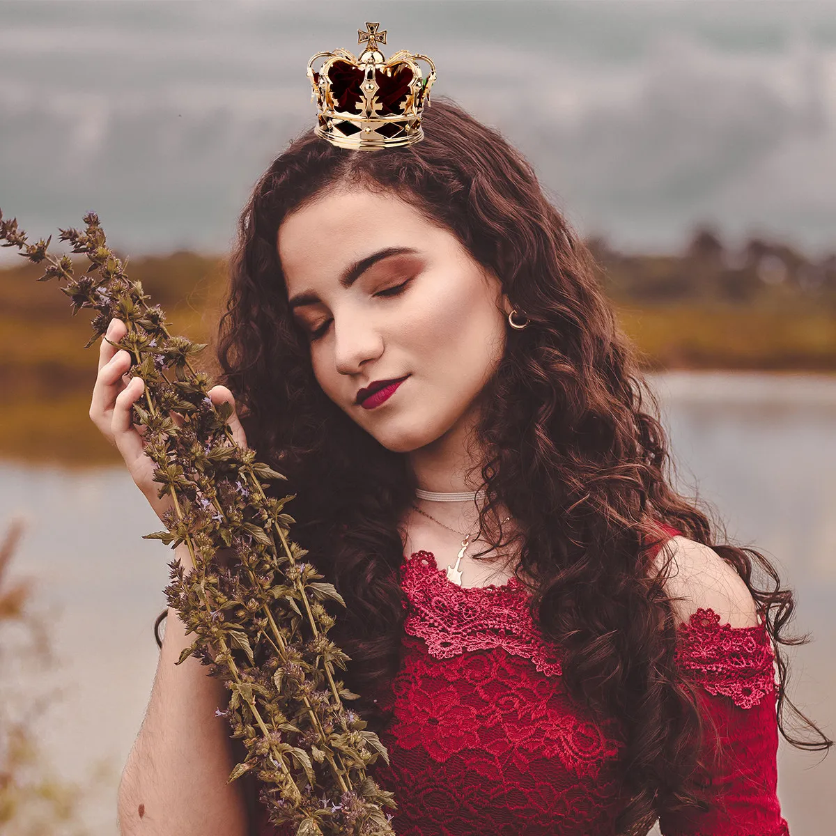 

1Pcs Golden Crown Hair Clip Halloween Three-Dimensional Party Queen Headdress Cosplay Hairpin Decorative Hair Accessory