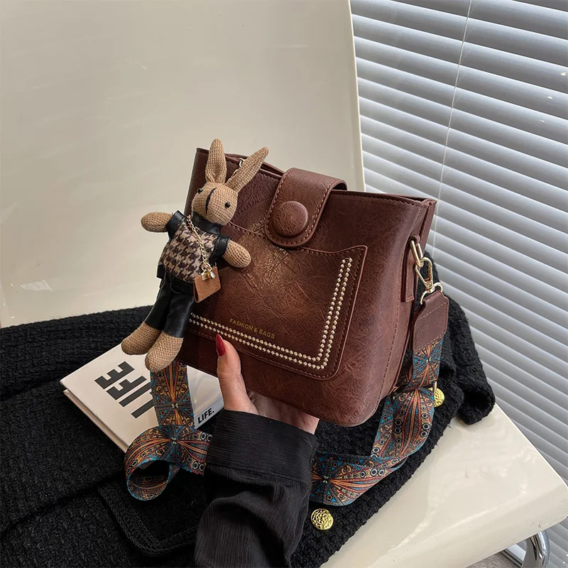 Summer New High-end Bucket Bag Korean Version Large Capacity Retro Spring and Summer All-match Ladies Commuting Crossbody Bag